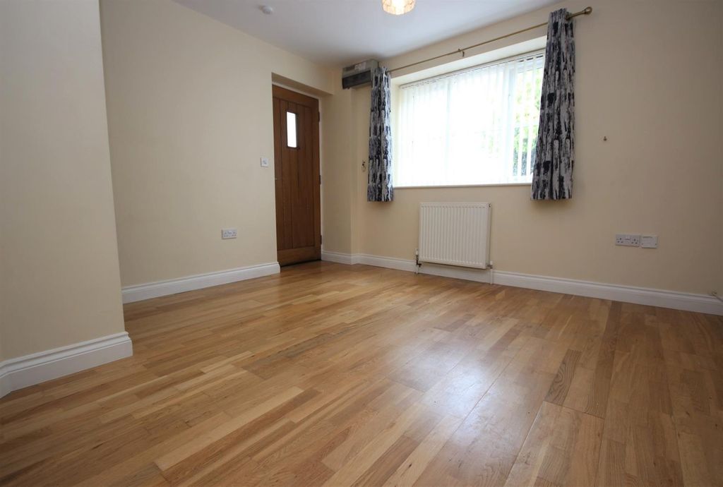 Property photo 3 of 10 Living Area 4.Jpg