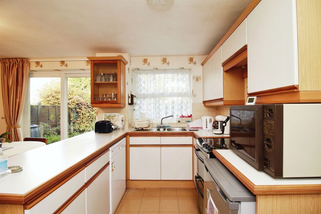 Property photo 3 of 14