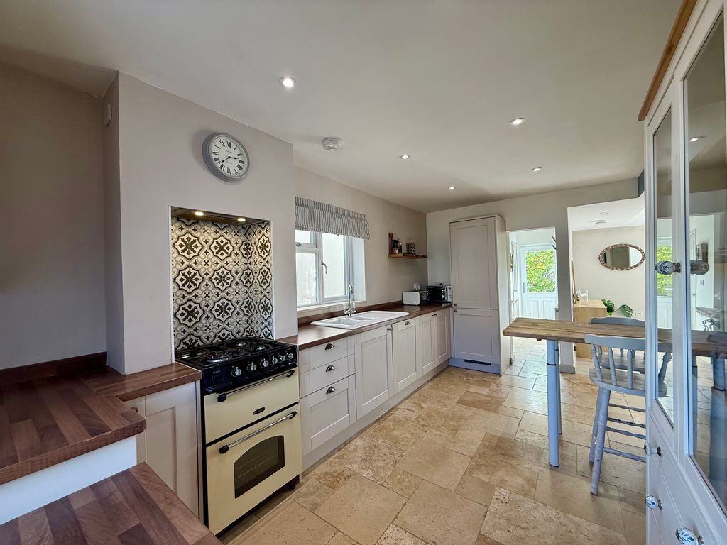 Property photo 2 of 15 Kitchen/ Breakfast Room