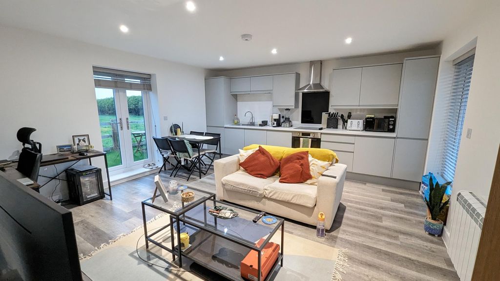 Property photo 2 of 7