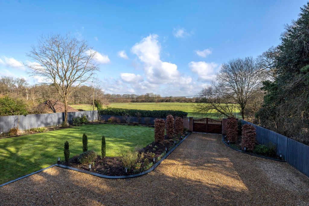 Property photo 2 of 16