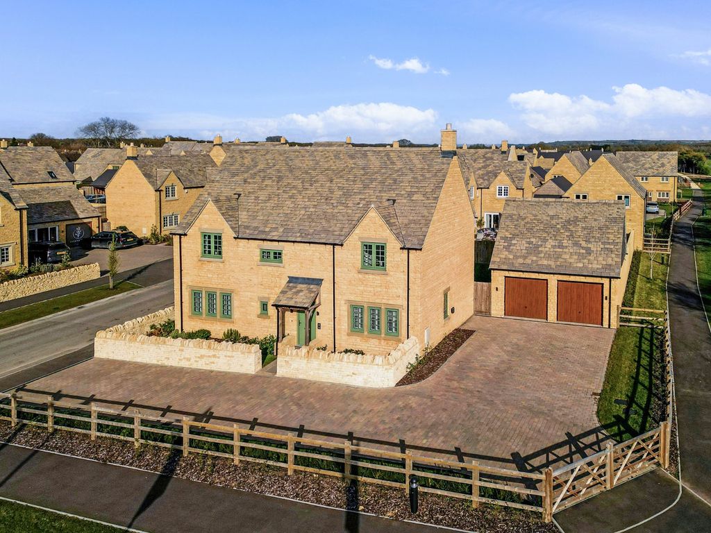 4 bed detached house for saleHenmarsh Way, Moreton-In-Marsh, Gloucestershire GL56