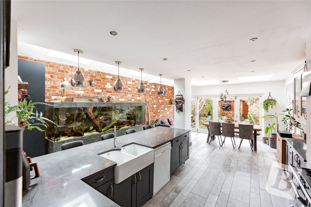 Property photo 2 of 25 Picture No. 17