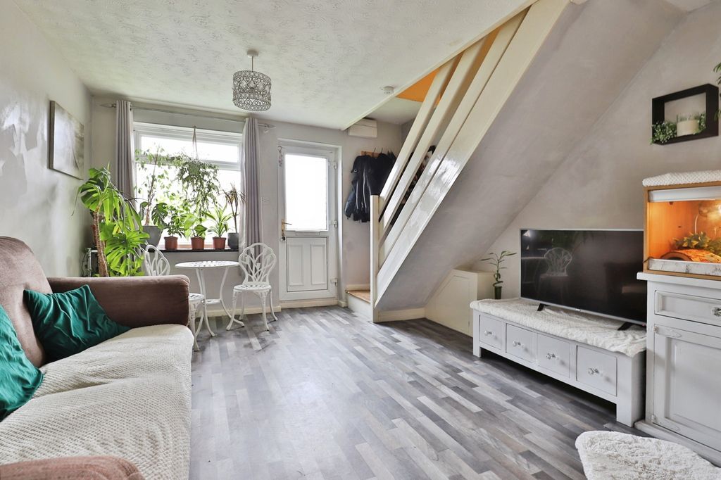 Property photo 2 of 11 Lounge