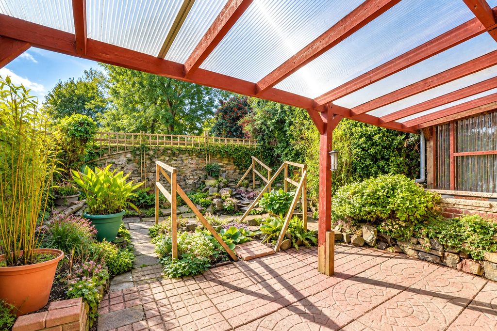 Property photo 2 of 12 Picture No. 13