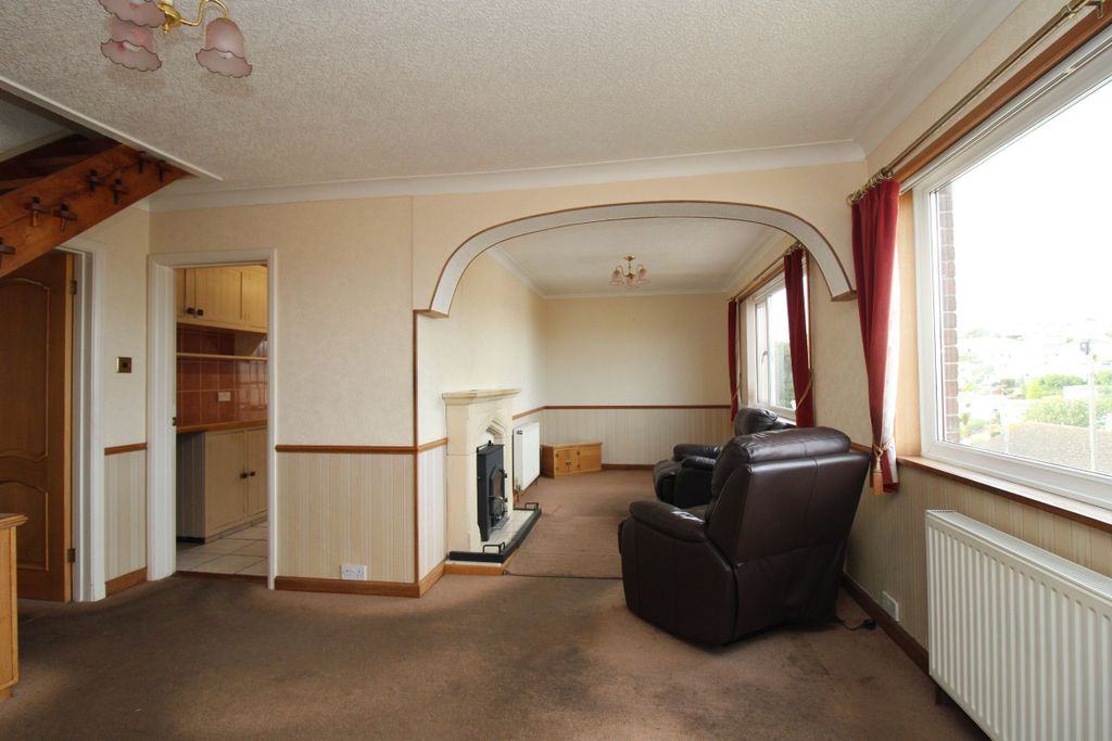 Property photo 2 of 21