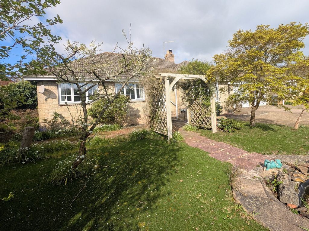 Property photo 1 of 32