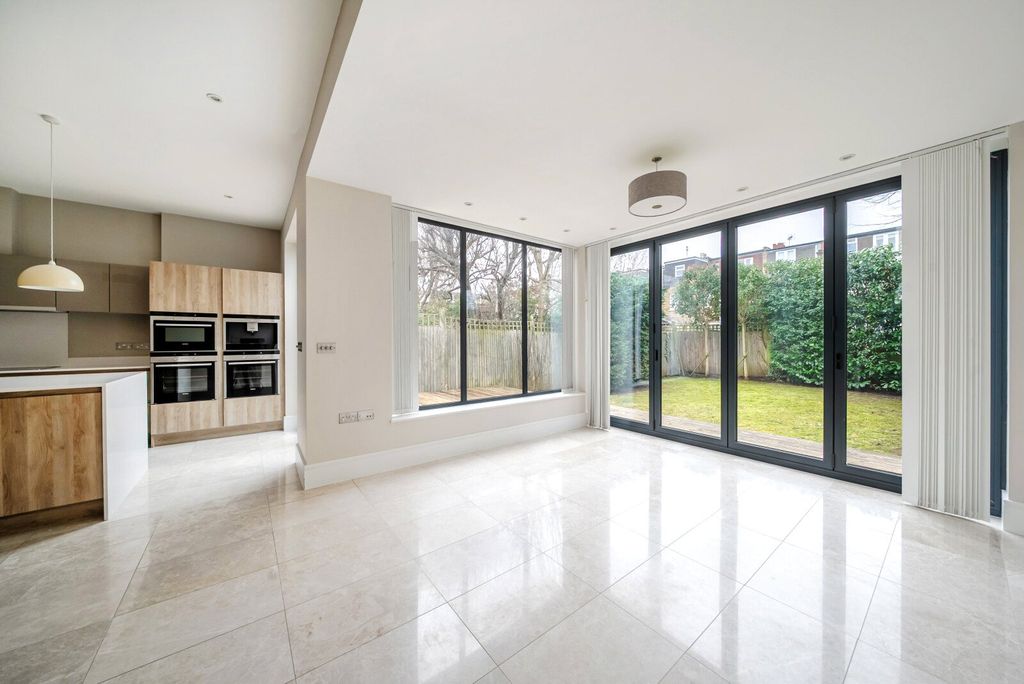 Property photo 2 of 21 Picture No. 20