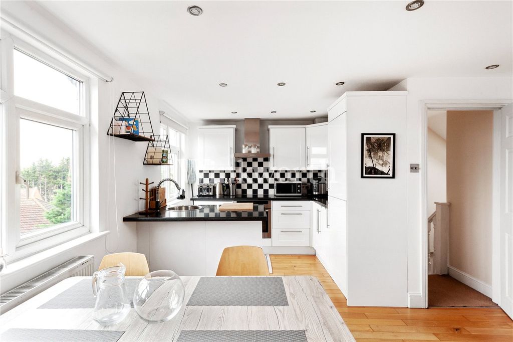 Property photo 3 of 14 Picture No. 10