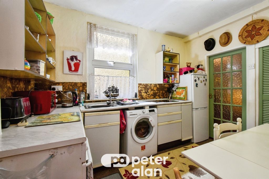 Property photo 3 of 18