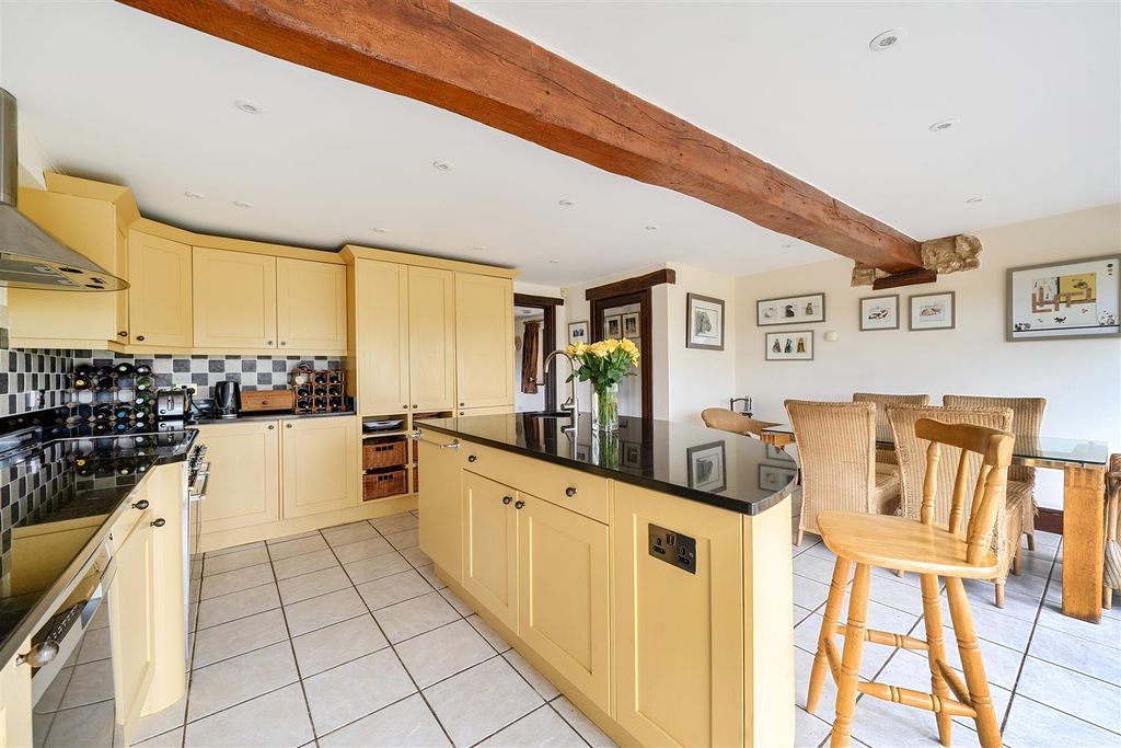 Property photo 3 of 22 Kitchen / Breakfast Room