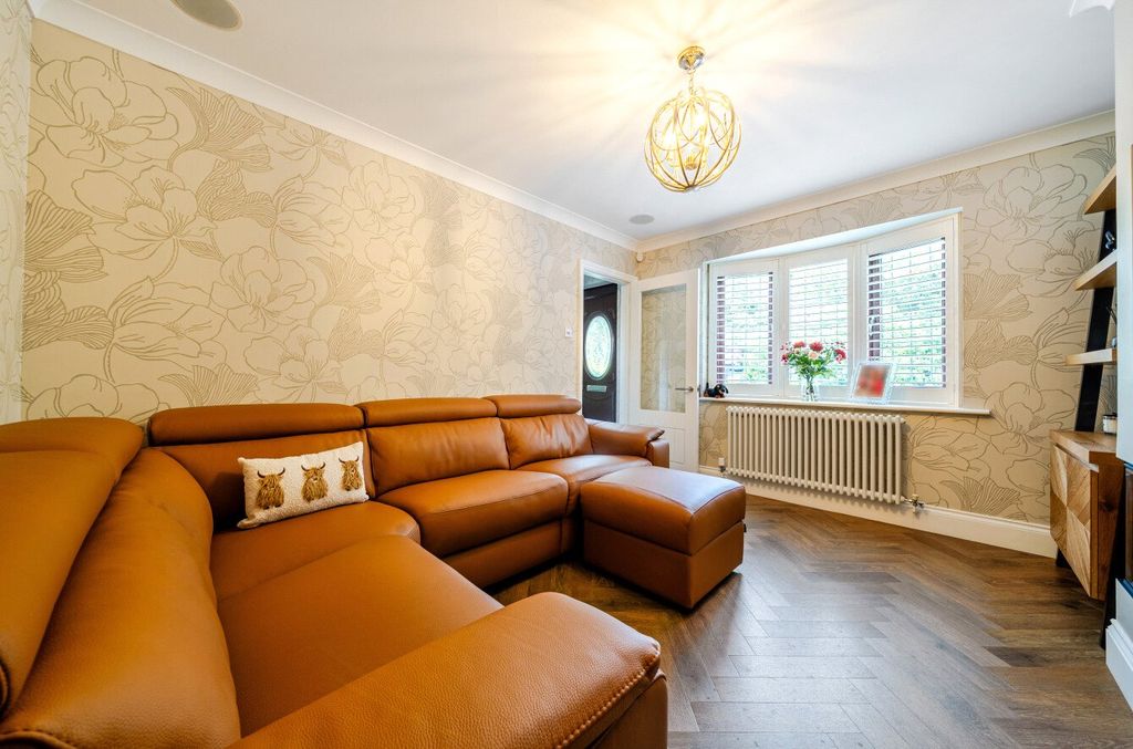 Property photo 2 of 17 Picture No. 27