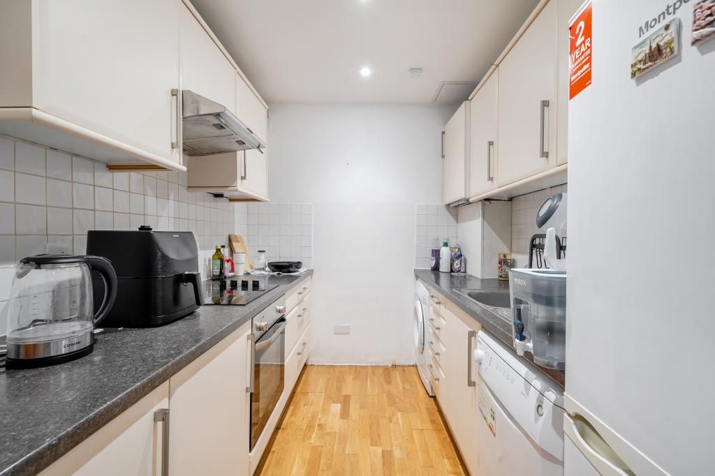 Property photo 3 of 10 Kitchen