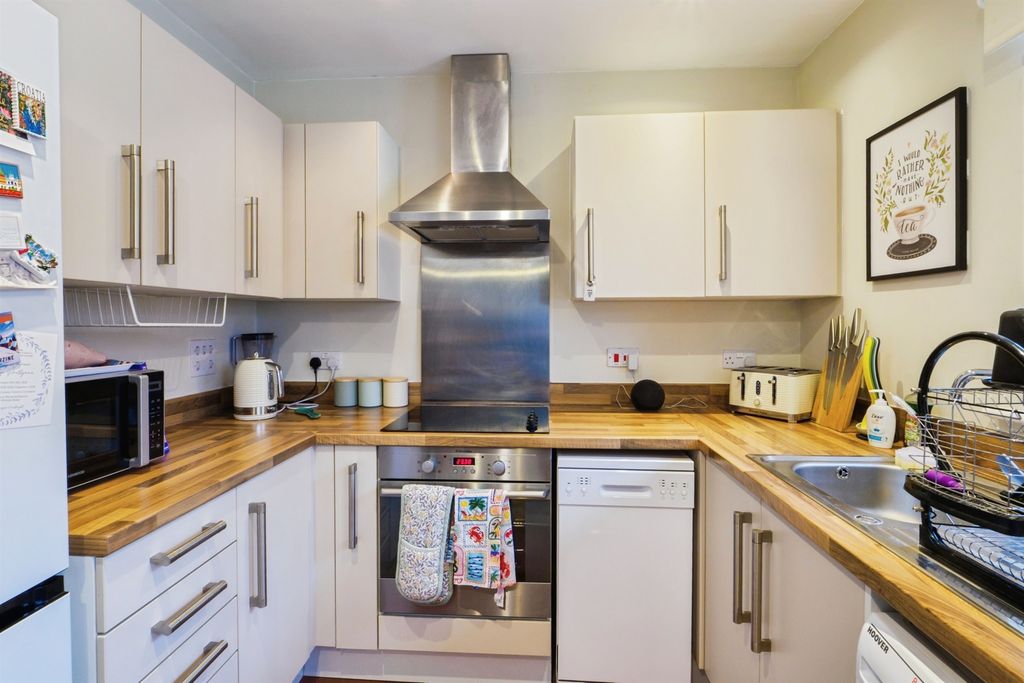 Property photo 3 of 17