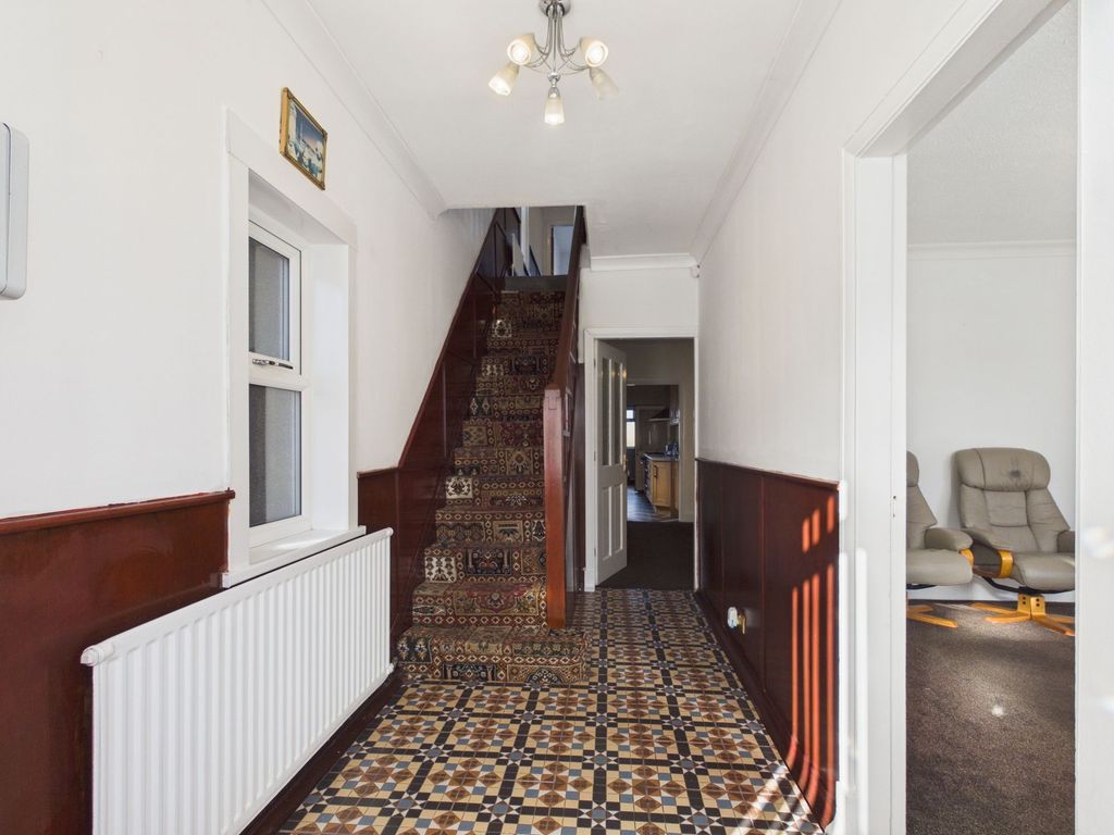 Property photo 3 of 30 Entrance Hall