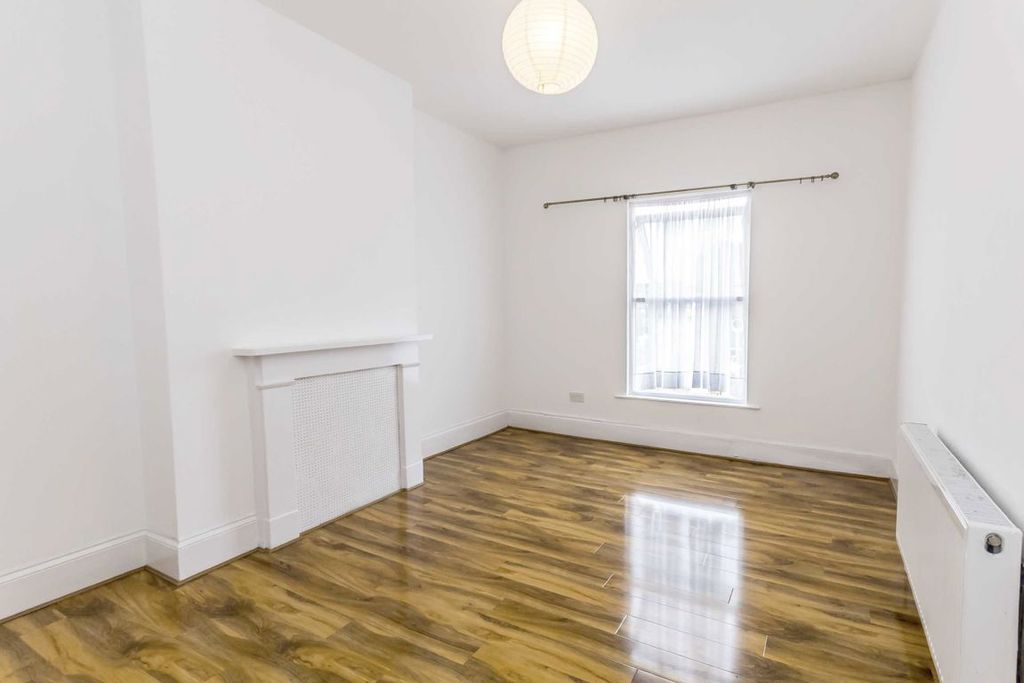 Property photo 3 of 4