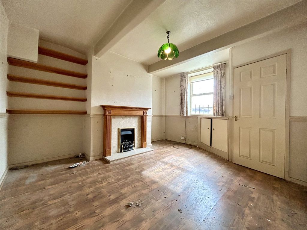 Property photo 2 of 6 Lounge