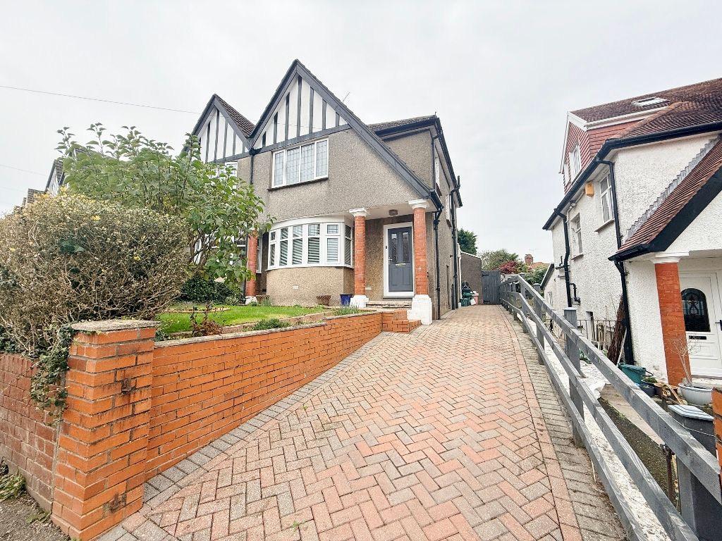 Property photo 1 of 27 Dunraven Rd 17 (1024x768)