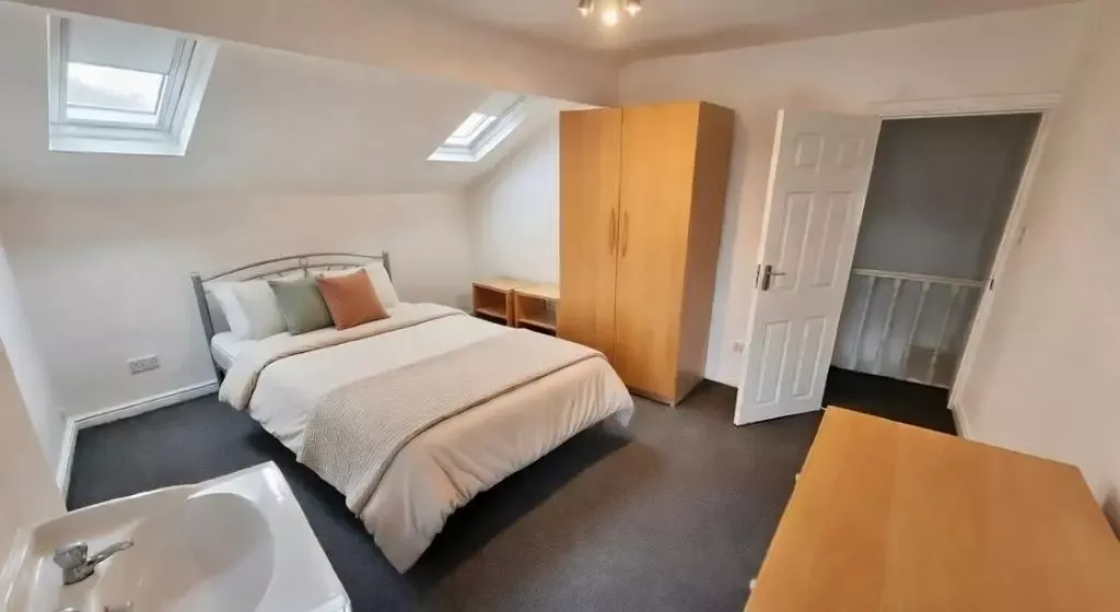 Property photo 3 of 6