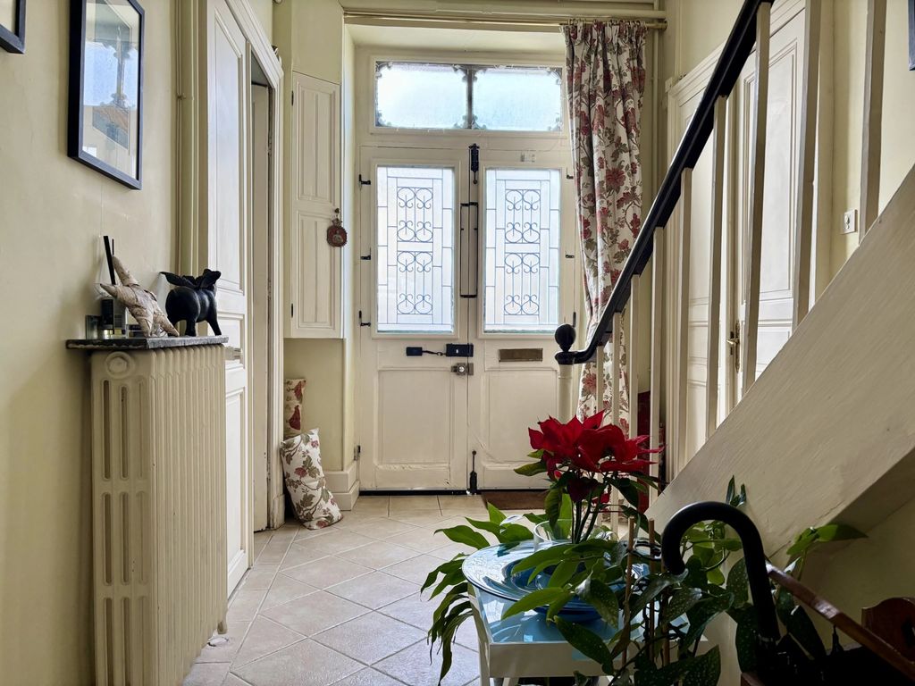 Property photo 3 of 32