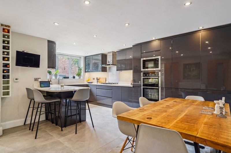 Property photo 2 of 16 Photo 12