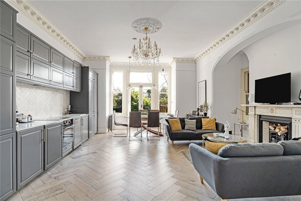 Property photo 3 of 16 Living Room