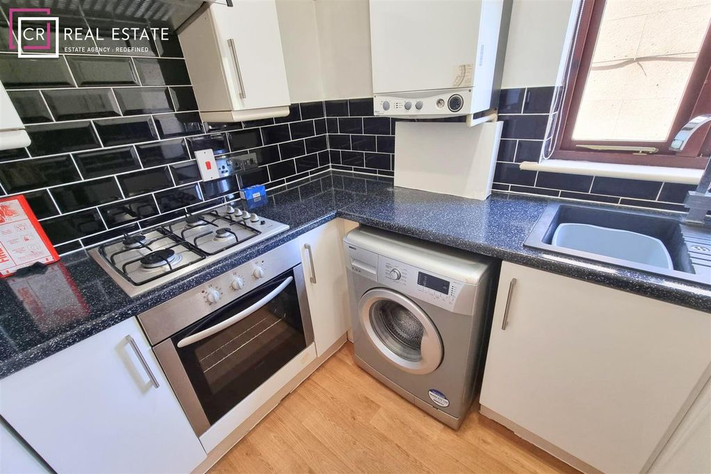 Property photo 2 of 7 Kitchen