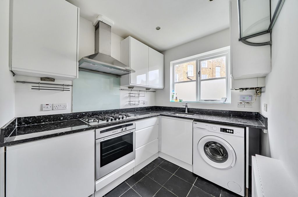 Property photo 2 of 11 1418201-12-699c4A...