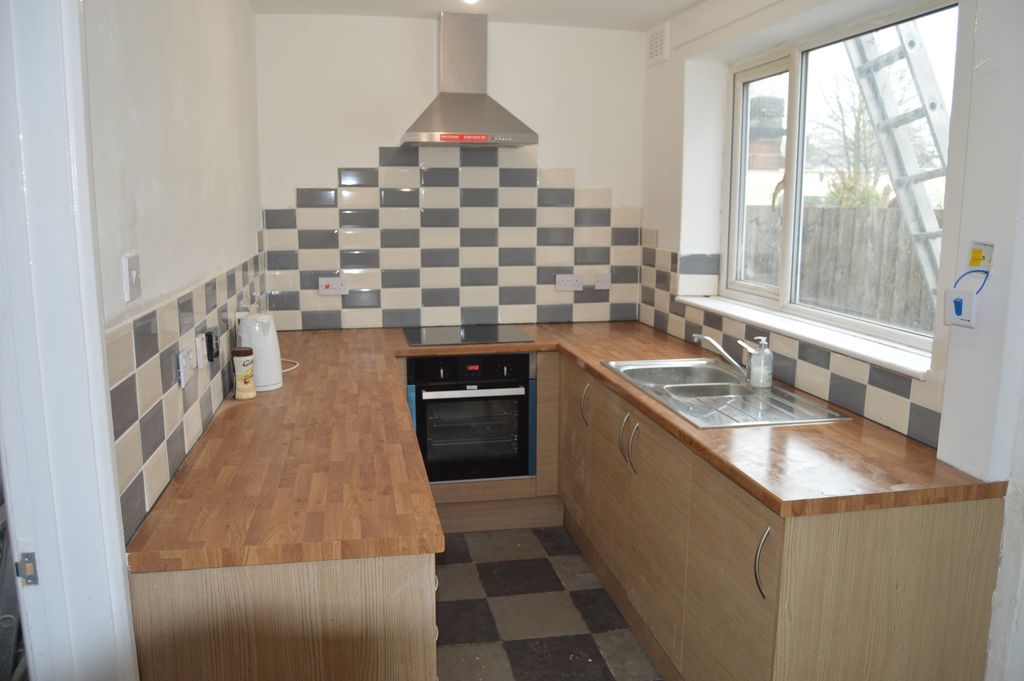 Property photo 2 of 4 Kitchen