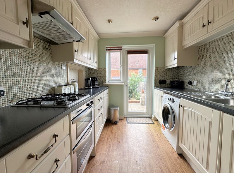 Property photo 3 of 18 Kitchen