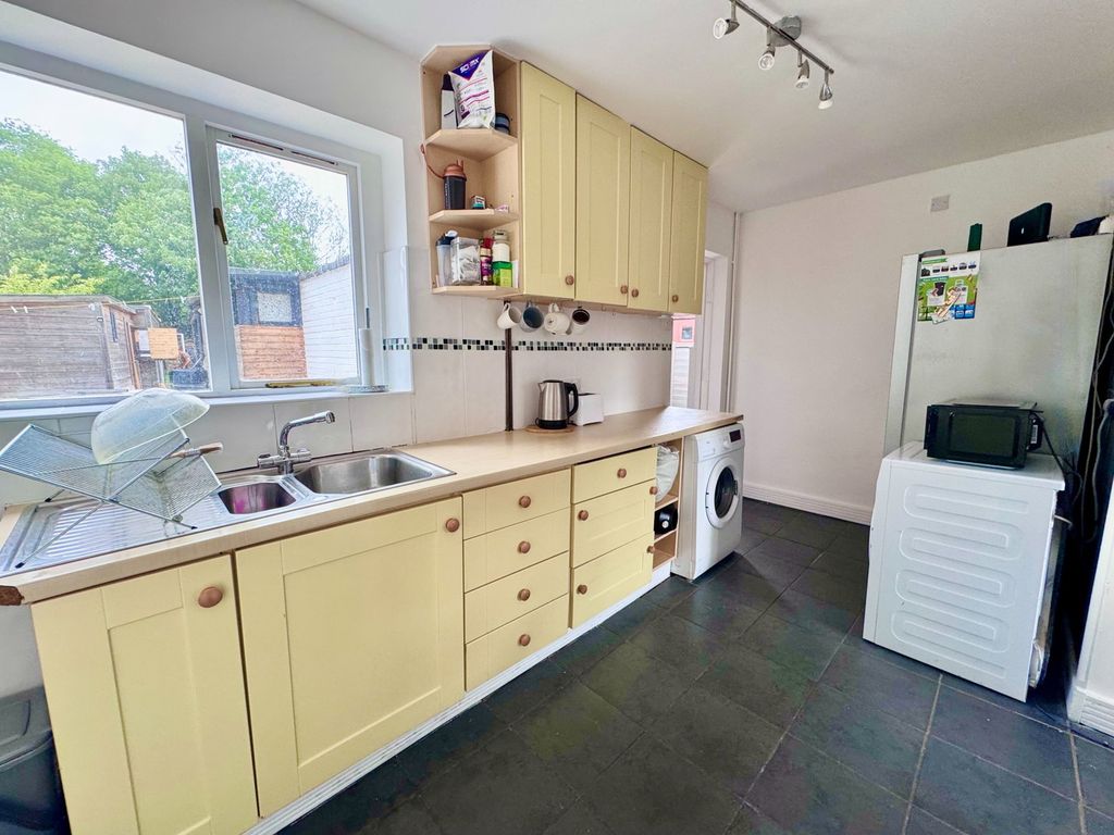 Property photo 2 of 31