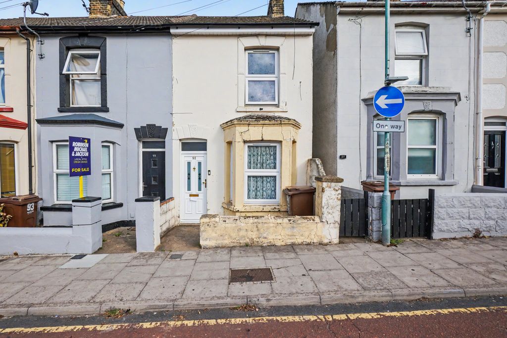 Property photo 1 of 9 2 Bed End Terrace To Rent Gardiner Street, Gillingham Me7