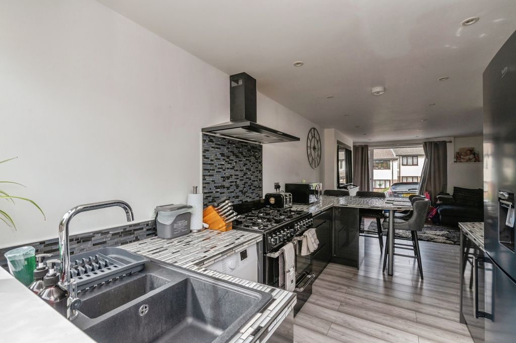 Property photo 2 of 16 Photo