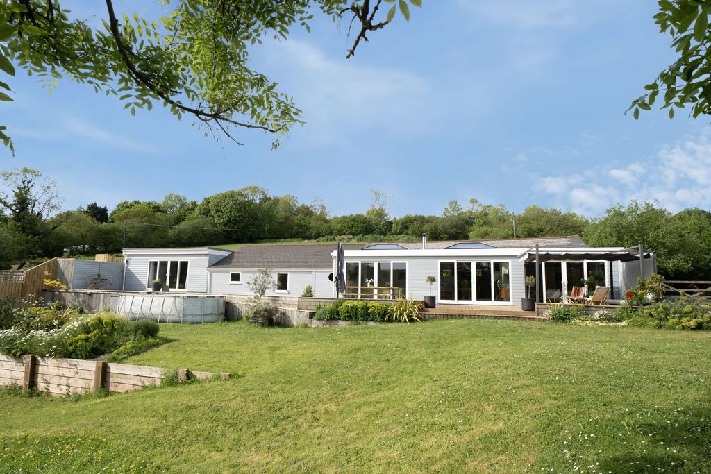 Property photo 1 of 31