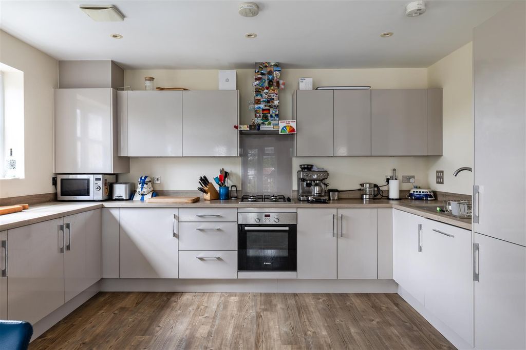 Additional image 8 of 2 bed flat for saleRenfields, Haywards Heath RH16