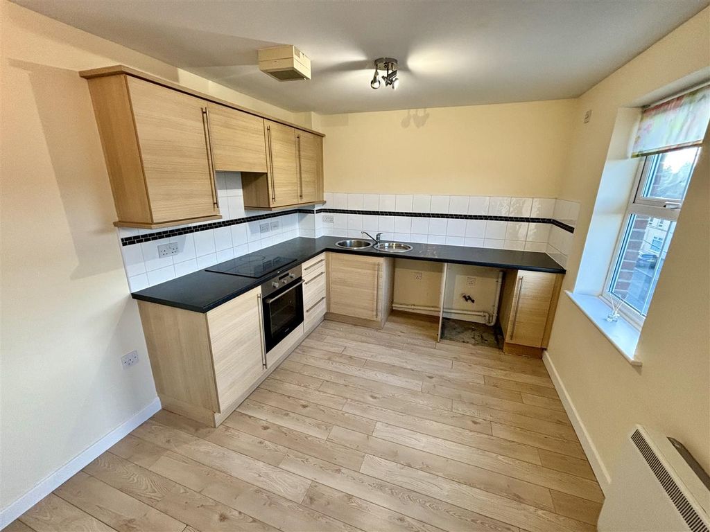 Property photo 3 of 9 Kitchen