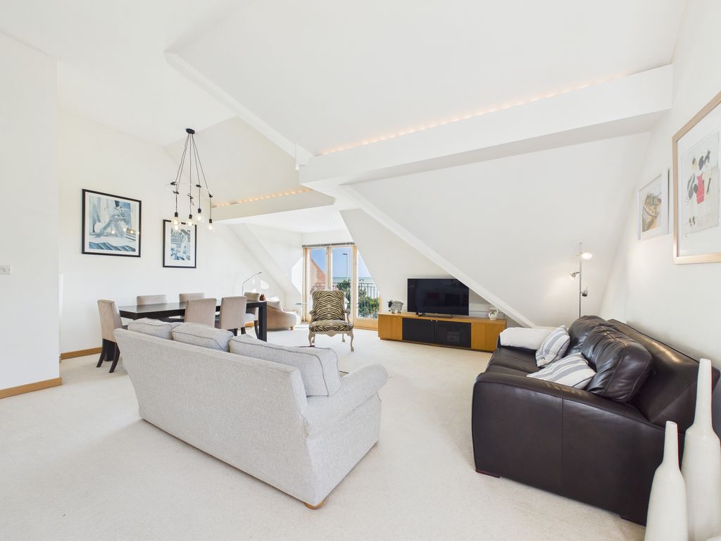 Property photo 2 of 18 Open Plan Lounge