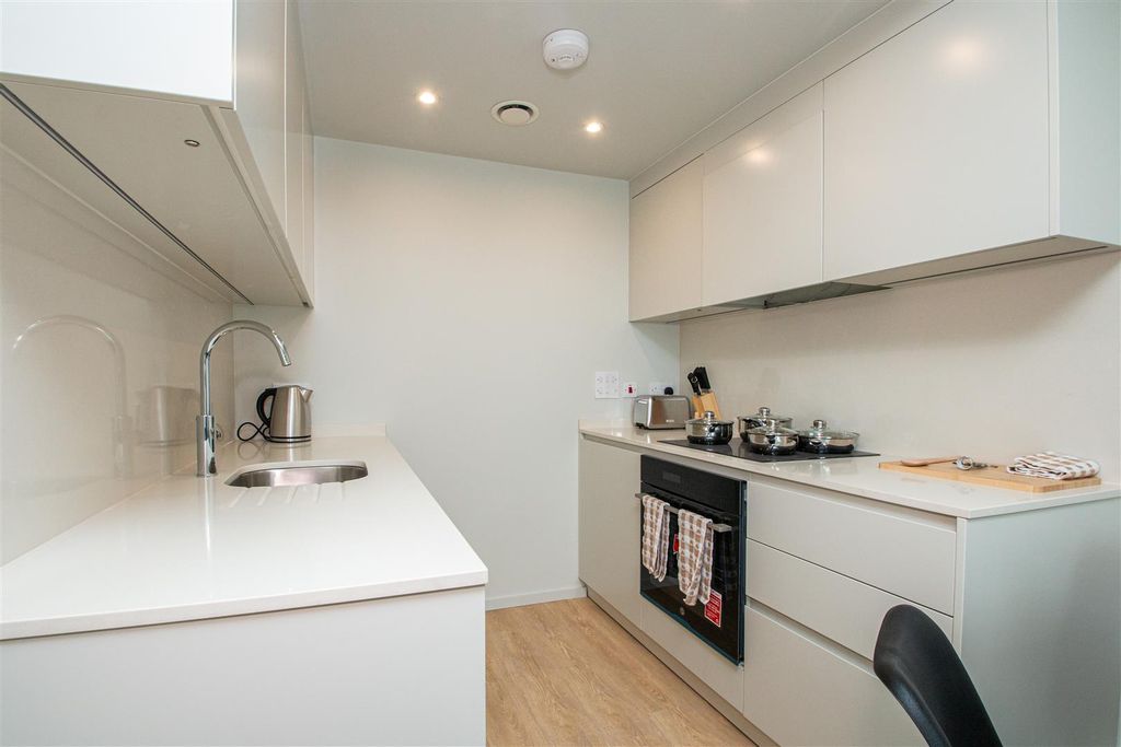 Property photo 2 of 16 Show.Jpg