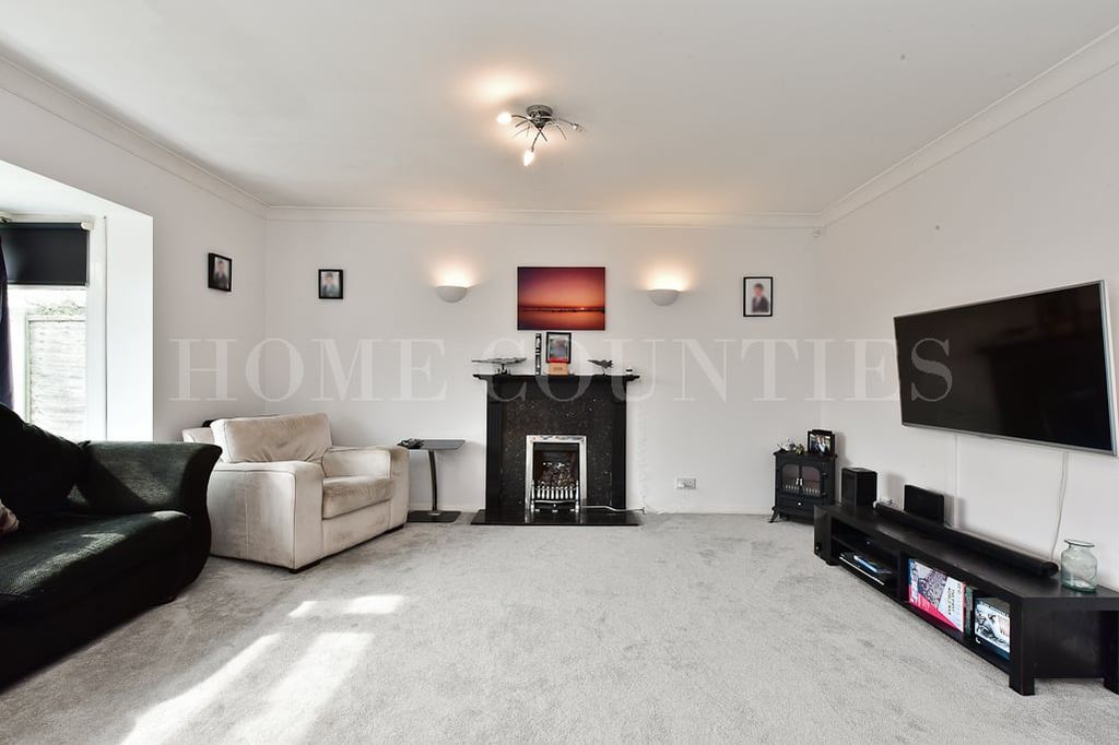 Property photo 3 of 27