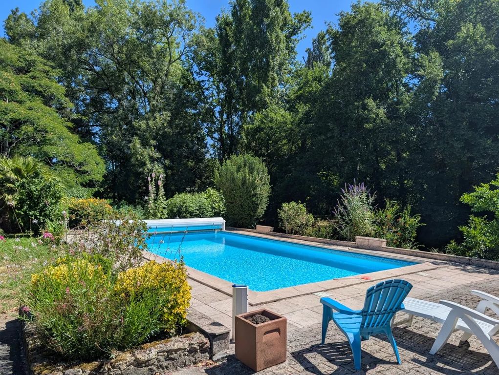 Property photo 2 of 15 16453722F57d16F24095A42038E00Bb7_Dcd3B22803_1600-Big