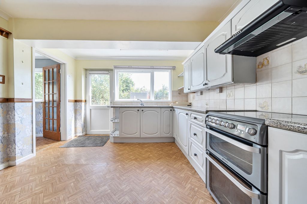 Property photo 3 of 17 Kitchen