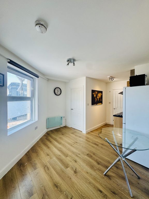 Property photo 2 of 6 Gallery