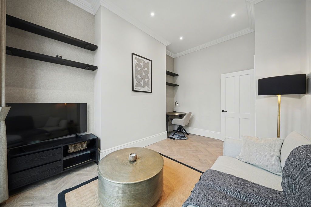 Property photo 2 of 21 Lounge