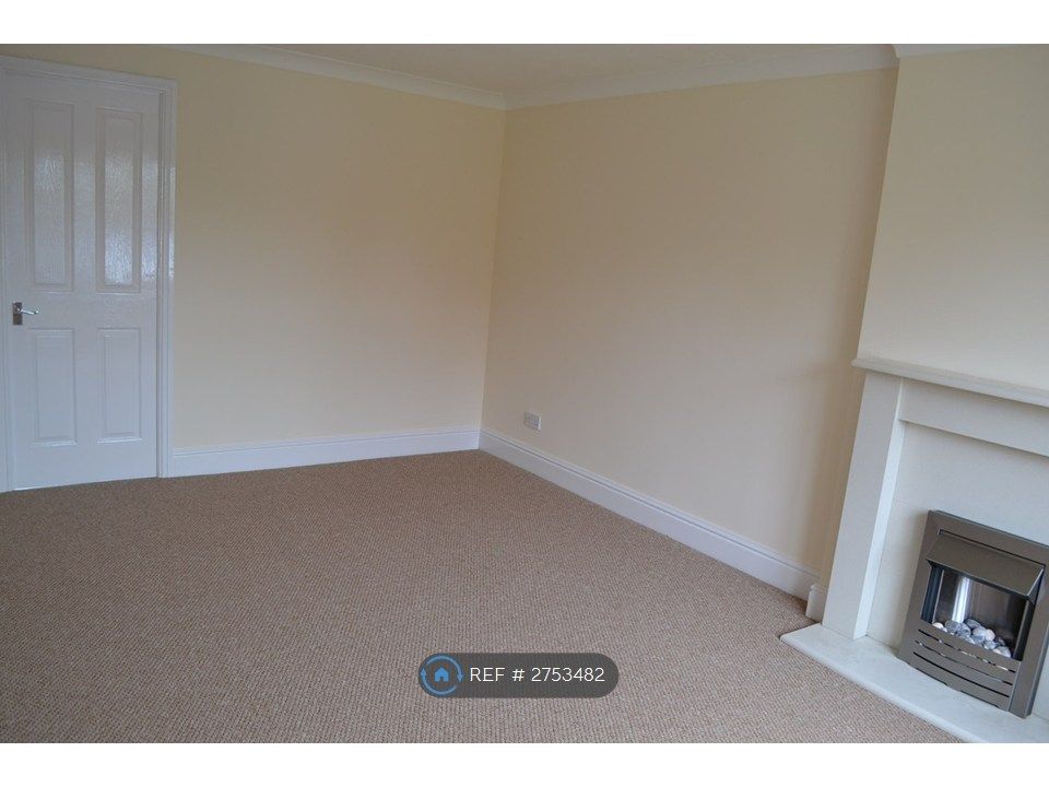 Property photo 3 of 10 Lounge 2