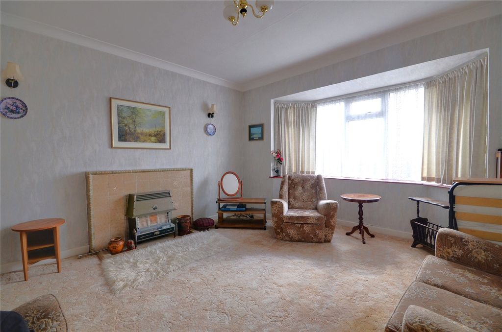 Property photo 3 of 14 Lounge