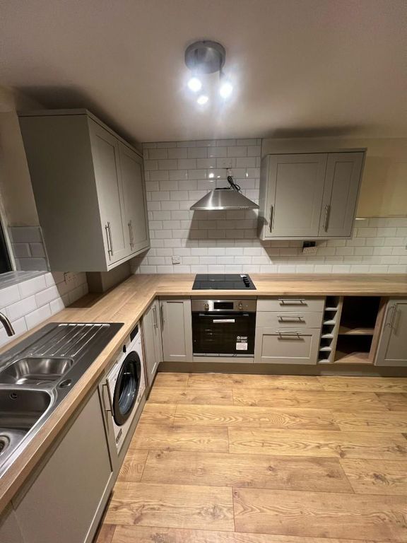 Property photo 3 of 16 Kitchen 3.Jpg