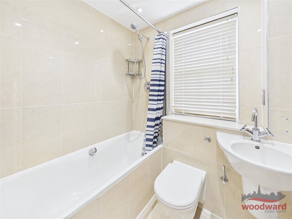 Property photo 3 of 13 Cam05267G0-Pr0266-Still009.Jpg