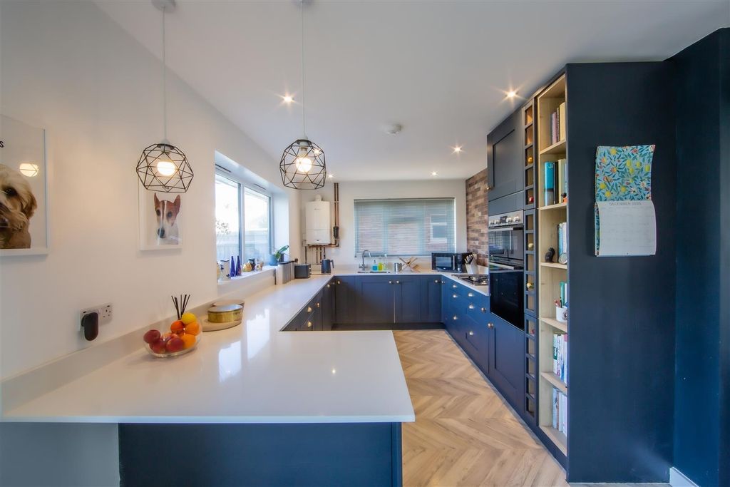 Property photo 3 of 22 Kitchen 01.Jpg