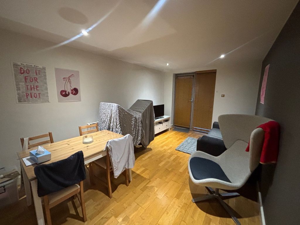 Property photo 1 of 10 Picture No. 15