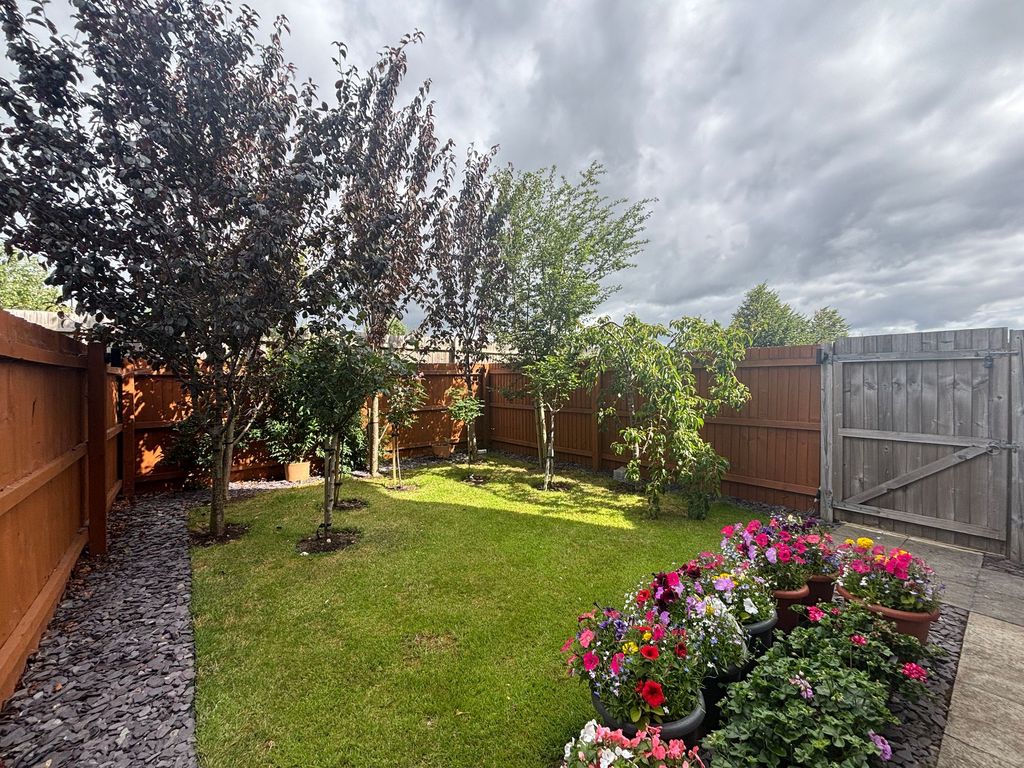 Property photo 2 of 35